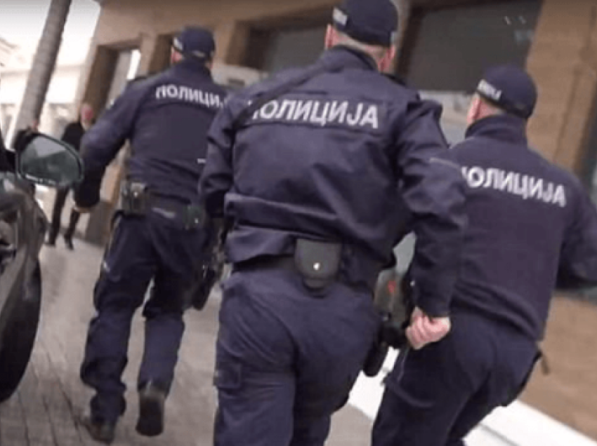 Policia serbe arreston dy llapjanë në Merdare
