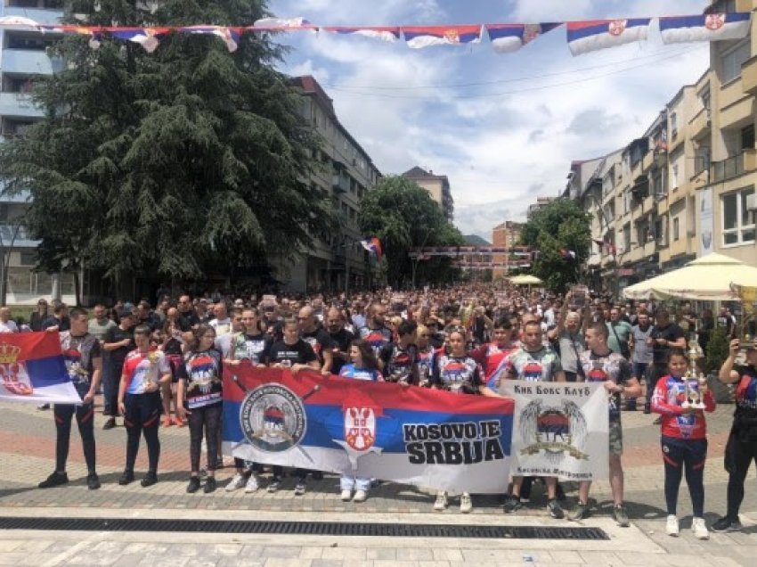 Protesta kundër arrestimit të Milenkoviqit, serbët provokojnë Policinë e Kosovës