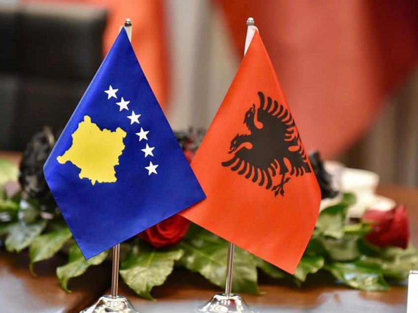 Sot protestë në Shqipëri në mbështetje të Kosovës: Dje, sot, nesër, përjetë bashkë