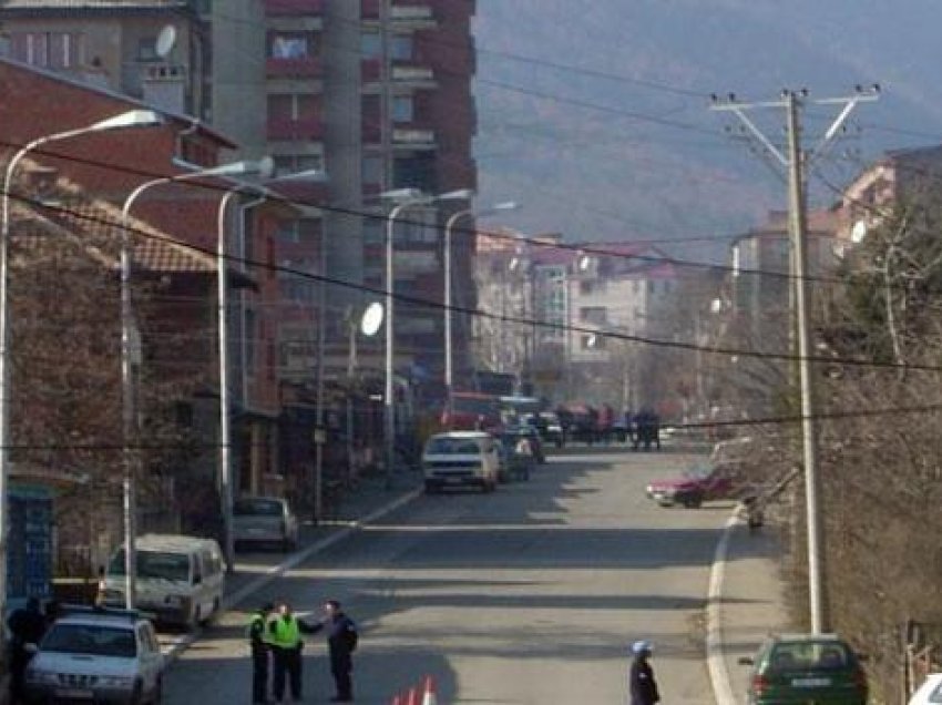 Tre persona e sulmojnë një femër në Lagjen e Boshnjakëve 