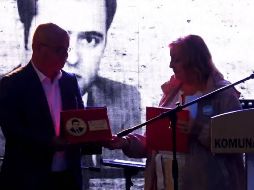 ​Shkrimtarit Ismail Kadare i ndahet deklarata “Ukshin Hoti” në Rahovec