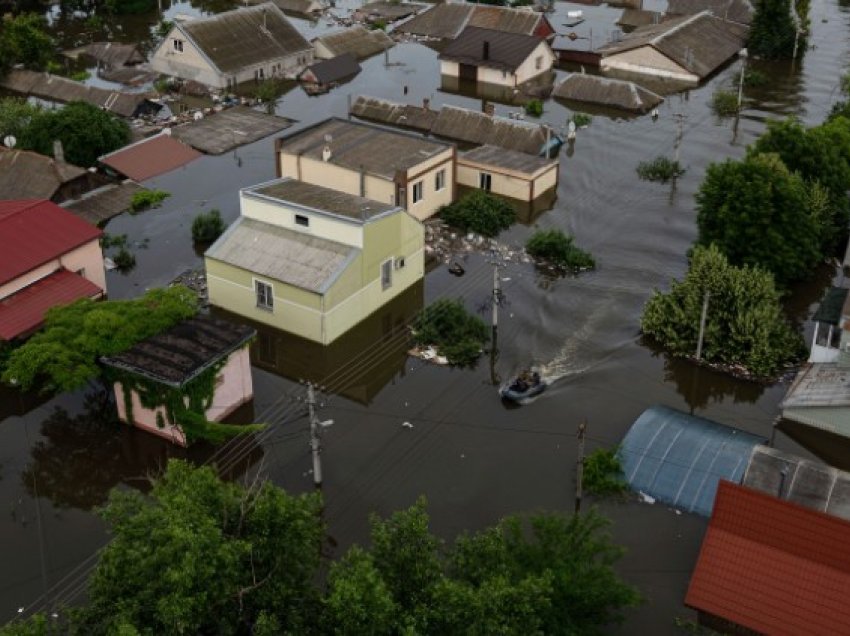 Rritet në të paktën 45 numri i të vdekurve nga përmbytjet nga shembja e digës