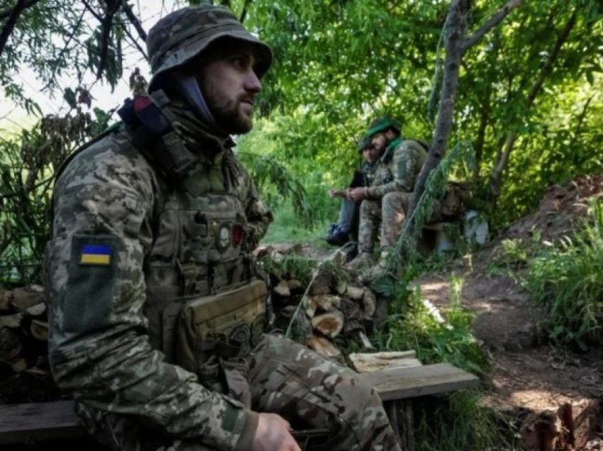 Ukraina mund të ketë ndërprerë përkohësisht kundërofensivën ndaj rusëve për të rivlerësuar taktikat e tyre për operacionet e ardhshme
