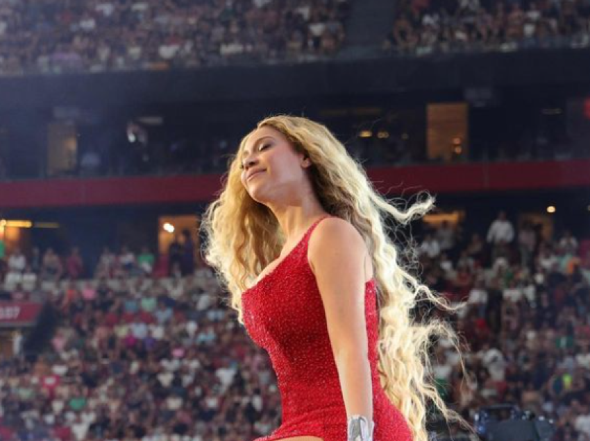 Beyonce shkëlqen me fustanin e kuq në koncertin e radhës në Amsterdam