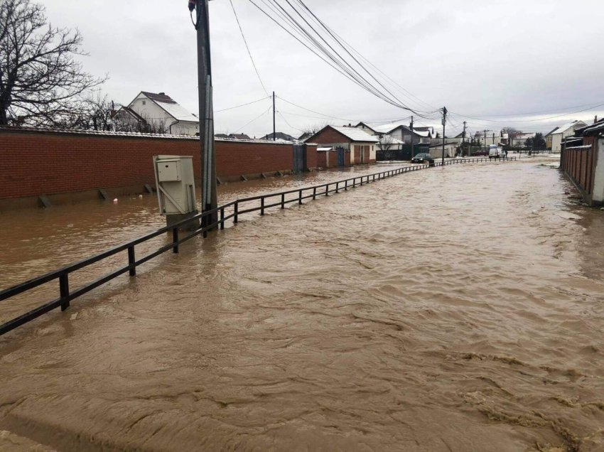 Idrizi: Do të ndajmë mjete financiare për të gjitha familjet që patën dëme nga vërshimet në Vushtrri