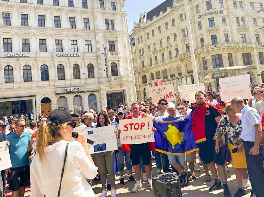 Situata në veri – Në Vjenë protestohet në mbështetje të Kosovës