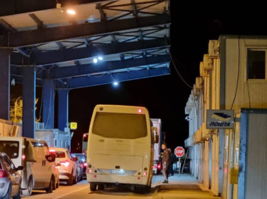 Serbët bllokojnë kalimin për kamionët dhe autobusët me regjistrim të Kosovës edhe kah Rashka edhe Prokuplja