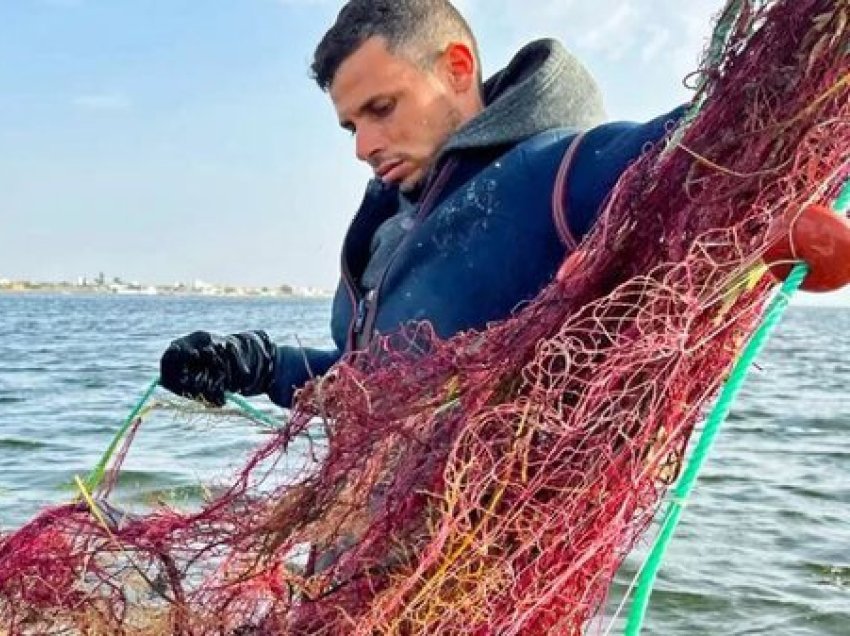 Tragjedia e emigrantëve në Greqi, peshkatari rrëqeth me rrëfimin: Në vend që të kap peshk, gjej trupa të pajetë në rrjetë