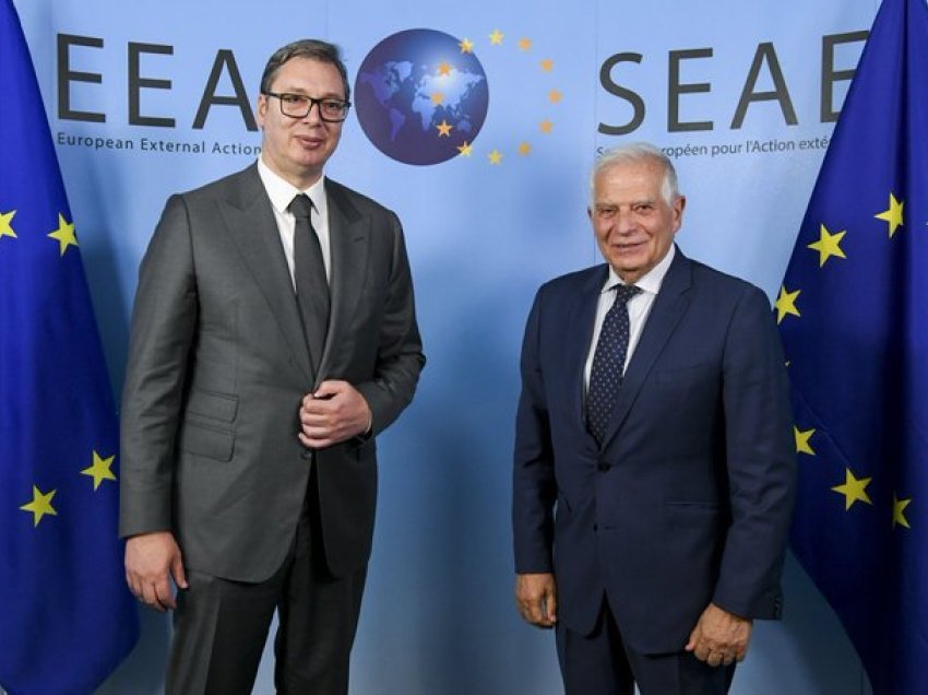 Borrell në takim me Vuçiqin, kërkon kompromise për të shtensionuar krizën në veri të Kosovës
