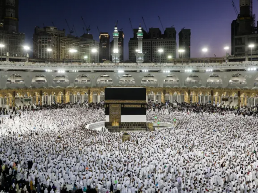 Cilat janë gjërat që bëjnë myslimanët gjatë pelegrinazhit të Haxhit?