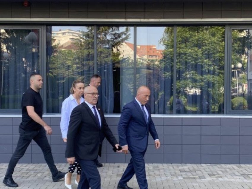 Haradinaj mbërrin në Kuvend për takimin me Osmanin