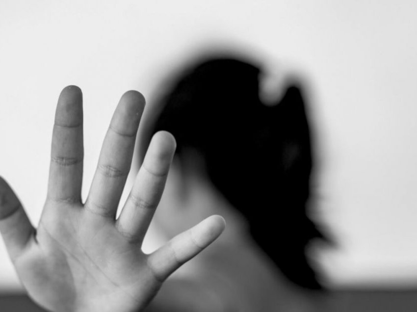 Një vajzë e mitur raporton në Polici se është dhunuar seksualisht nga i dashuri i saj