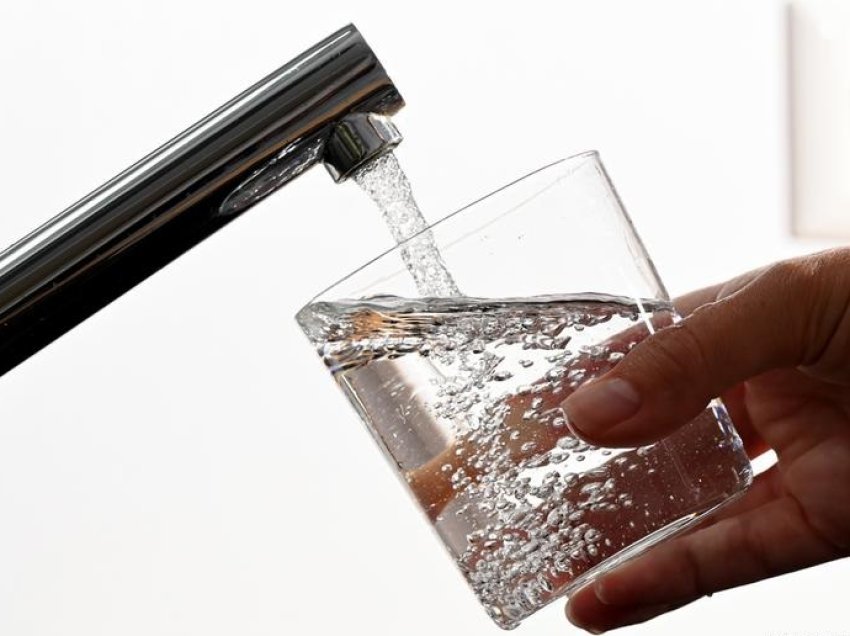 Pjesa më e madhe e ujit të pijshëm, humb pa arritur te qytetarët e RMV-së