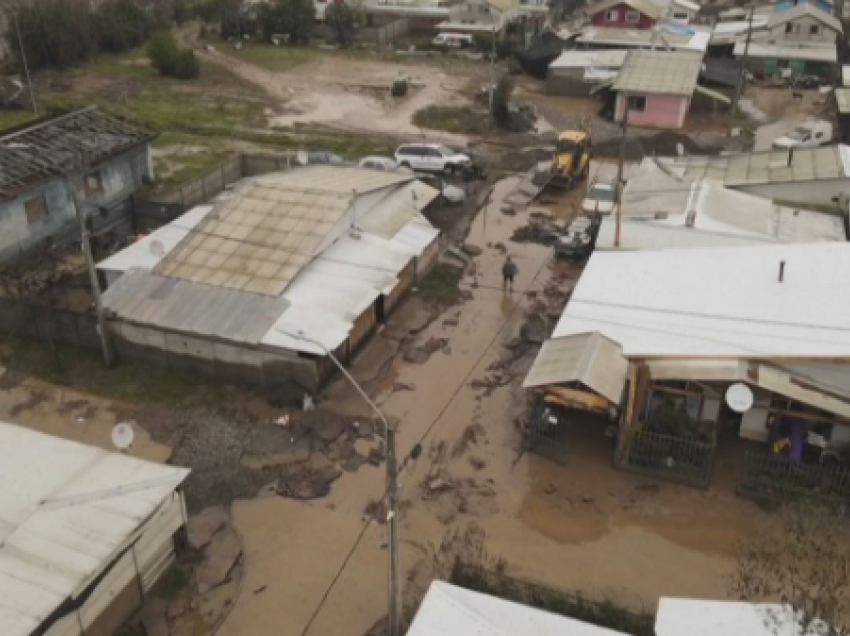 Moti më i keq në një dekadë! Përmbytje katastrofike në Kili, mijëra të evakuuar