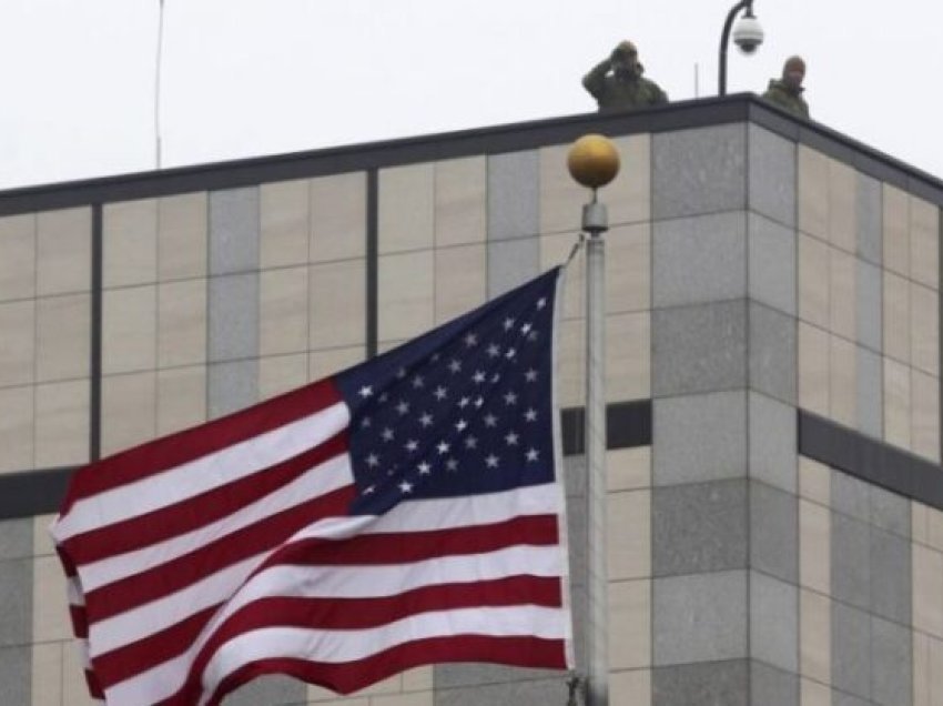 Reagimi i Ambasadës amerikane pas lirimit të tre policëve