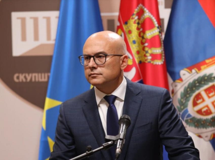 Reagon ministri serb i Mbrojtjes: Presioni ndaj Serbisë për Kosovën do të rritet
