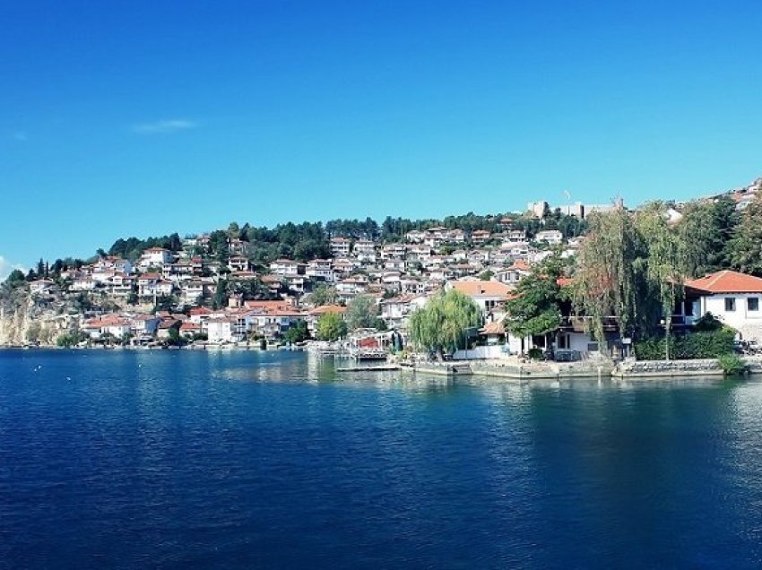 Prodhimi i rrymës po e shter Liqenin e Ohrit, Ambientalistët: Nëse vazhdohet kështu do të mbesim pa botën e gjallë të liqenit