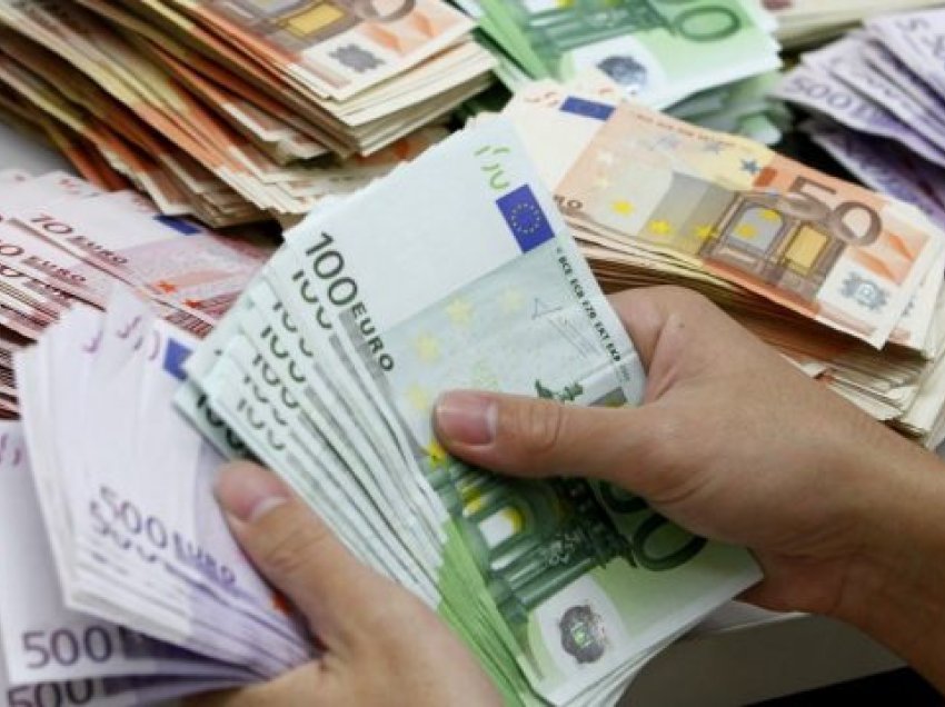 Suharekasi kishte deponuar 15 mijë euro në një bankë, më pas nga llogaria i janë bërë pagesa për Yotube e TikTok