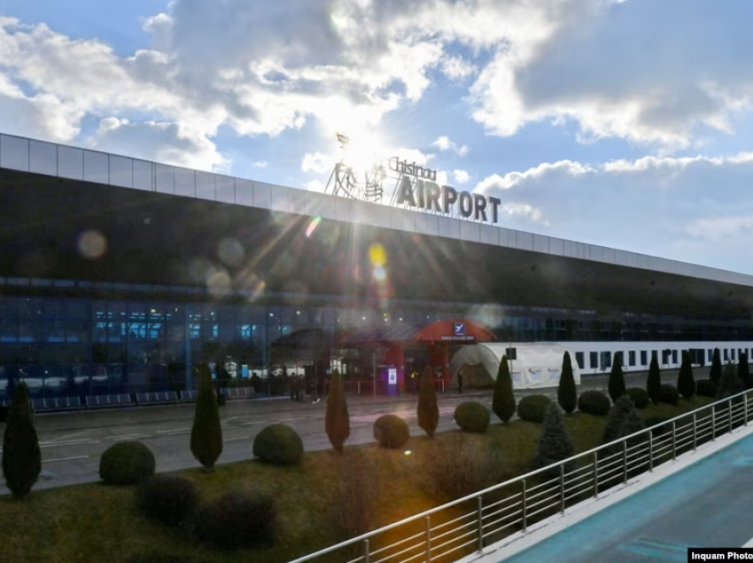 Një udhëtar i armatosur vrau dy persona në aeroportin kryesor të Moldavisë