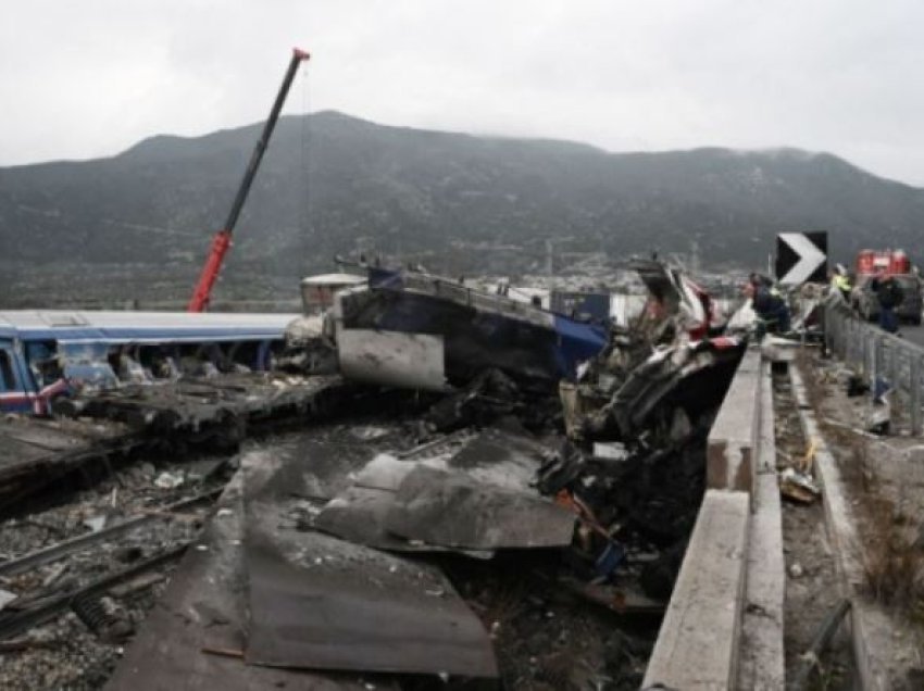 Deri tani 5 shqiptarë mes të plagosurve nga përplasja e dy trenave në Greqi