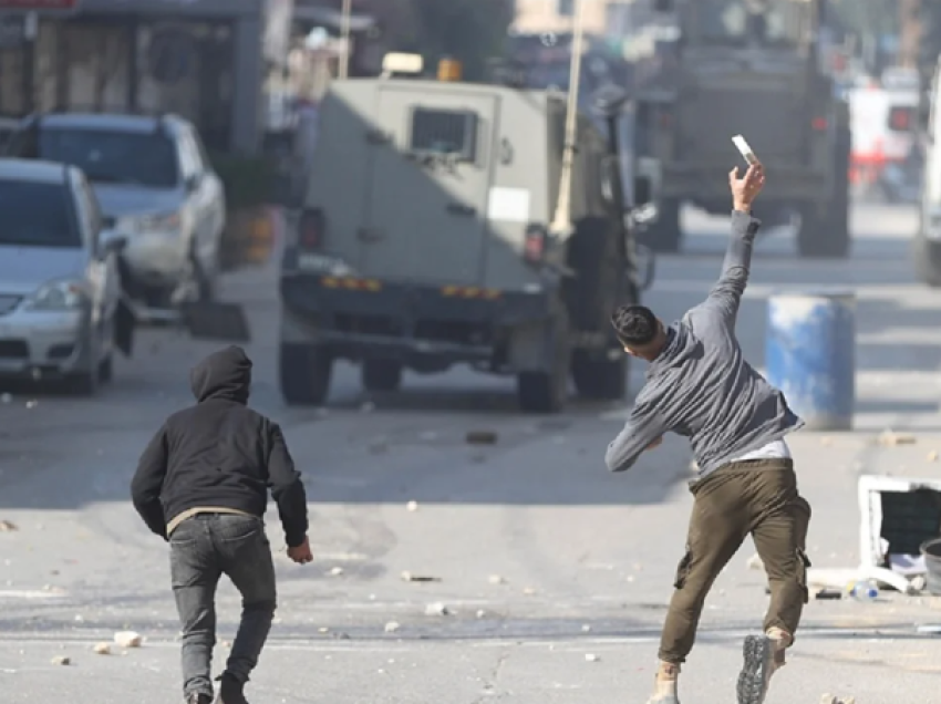 Vijojnë tensionet në Izrael, përplasje mes policisë dhe banorëve