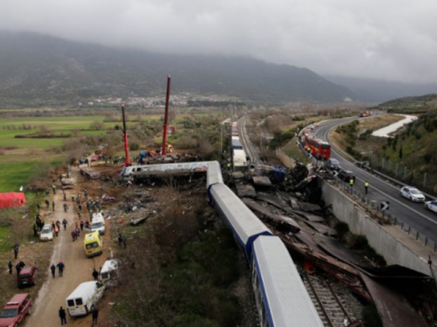 Tragjedia hekurudhore në Greqi, vdes shqiptari i parë