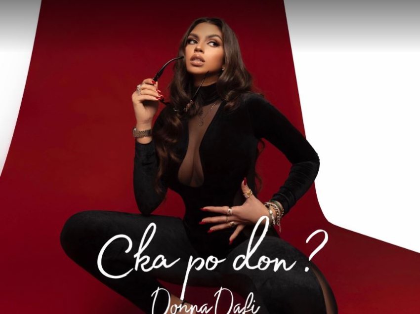 Këngëtarja shqiptaro-nigeriano-gjermane Donna Dafi publikon klipin e ri “Çka po don?”
