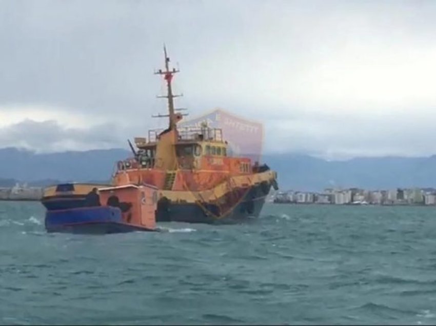 Në “luftë” me dallgët dhe erën e fortë, policia kufitare shpëton ekuipazhin në Durrës