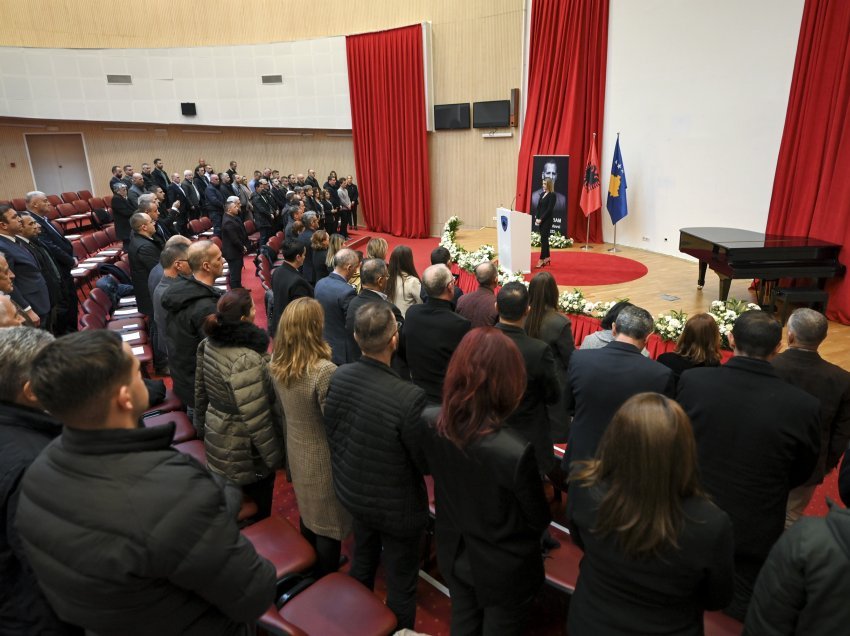 Kryeministri Kurti organizoi mbledhjen komemorative në nderim të Nazmi Mikullovcit