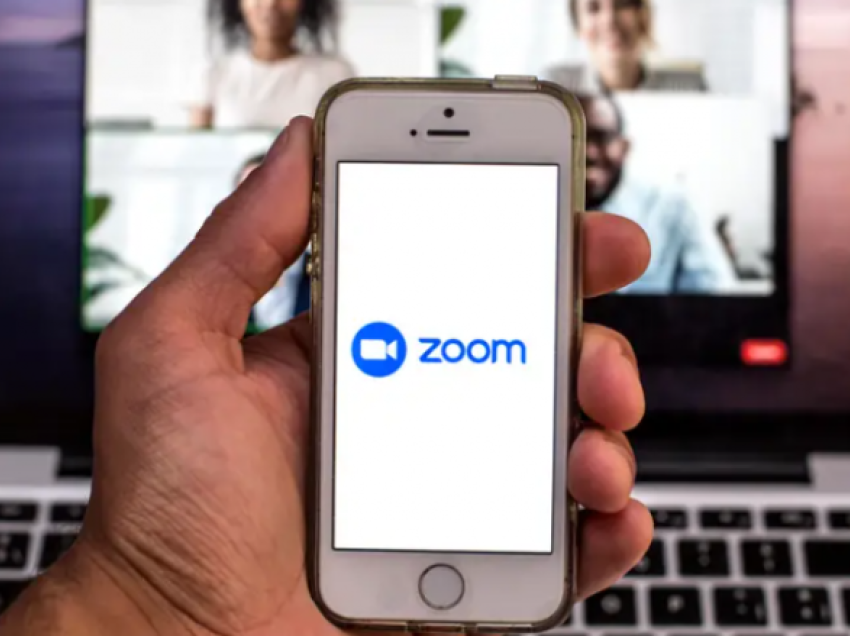 Platforma Zoom shkarkon presidentin e saj