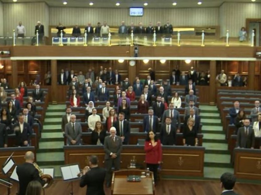 Flasin krerët e shtetit në seancën solemne për “Epopenë e UÇK-së”: Rezistenca e Jasharve është vetë trungu për Kosovën