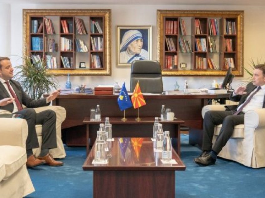 Bujar Osmani pret ambasadorin e Kosovës, flasin për dialogun dhe takimin e 18 marsit në Ohër