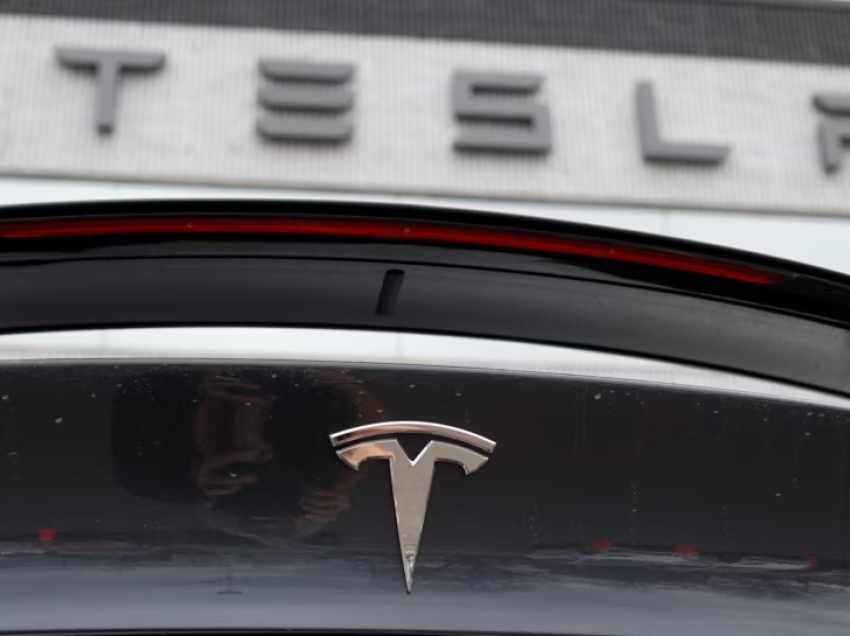 Tesla nën hetime për nivelin e sigurisë së makinave