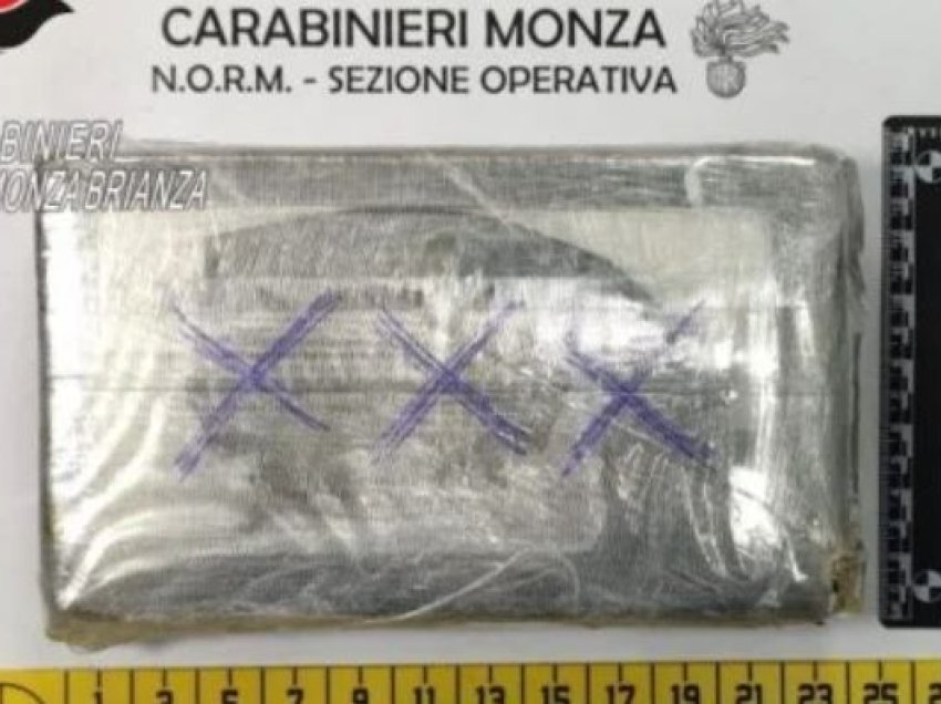 Kishin fshehur drogë në një kasolle dhe në garazh, arrestohen dy vëllezër shqiptarë në Itali