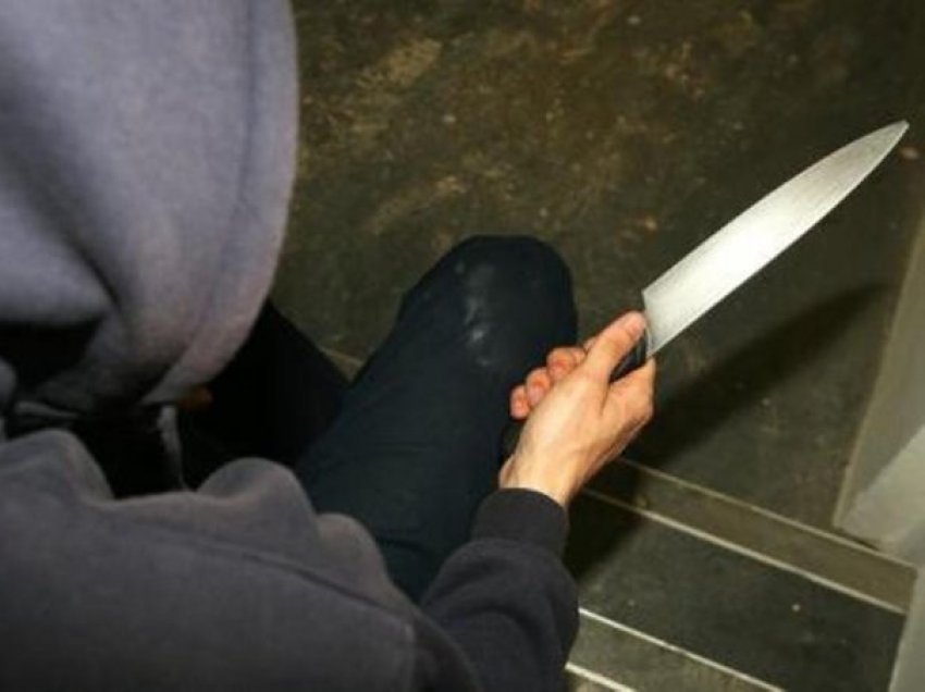 Tentim vrasje në Skenderaj: Theret me thikë 19-vjeçari, ky është motivi