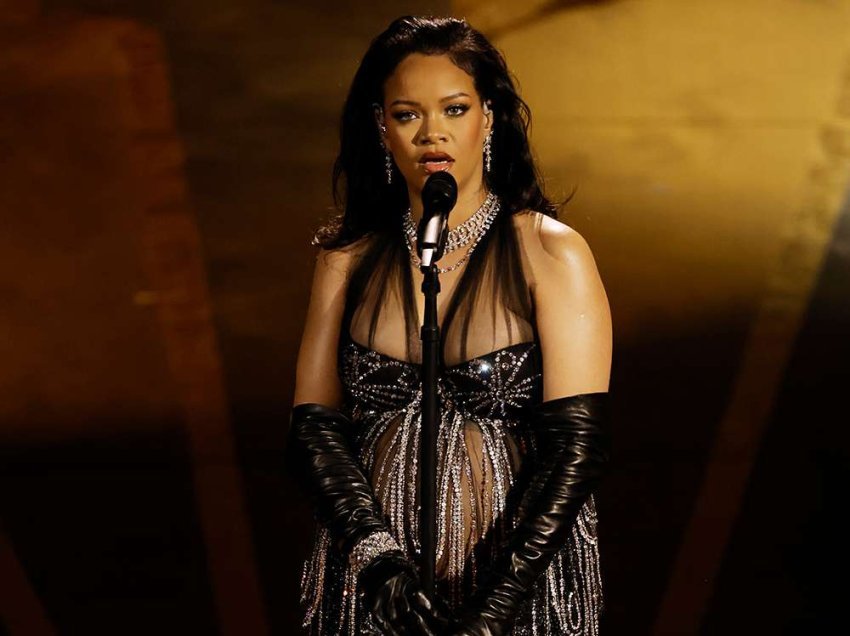 Rihanna dhuron performancë të mrekullueshme në “Oscars”, interpreton këngën “Lift Me Up”