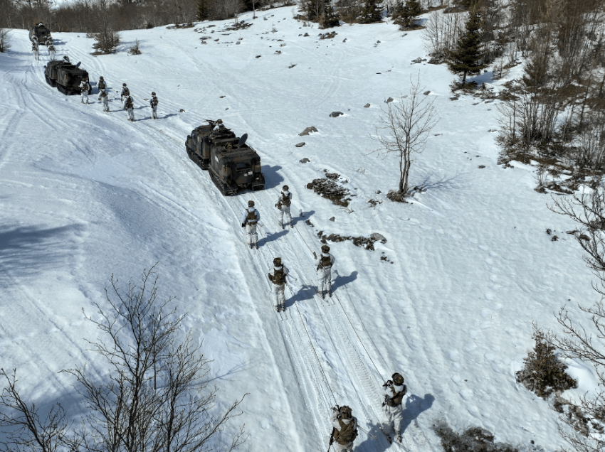 KFOR-i italian patrullon në malet e Istogut