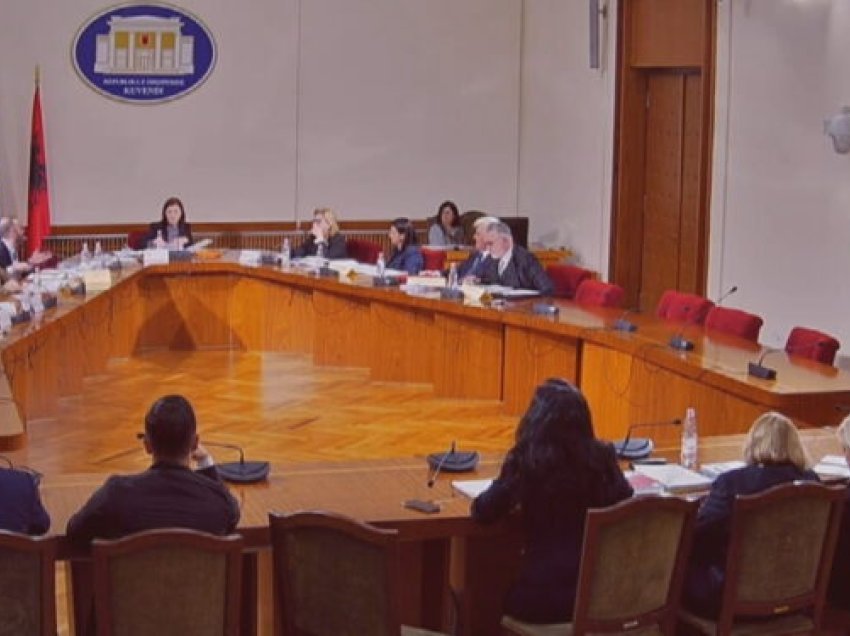 “Shtyni mbledhjet që të merrni 20 mijë lekëshin”, debate në këshillin legjislativ për vendimet e GJK