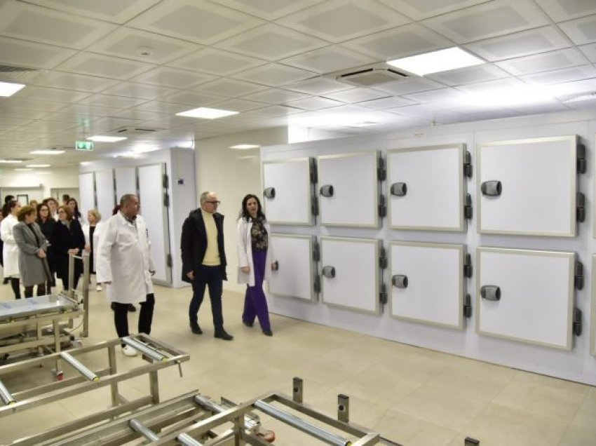 Ministri Vitia viziton institutet para-klinike në QKUK dhe morgun ku u investuan 654 mijë euro