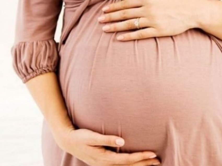 Italia kundër nënave surrogate: Mitra me qira është krim, më e rëndë se pedofilia!