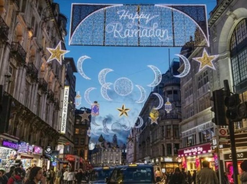 Londra ndriçohet me 30 mijë poça me rastin e muajit të Ramazanit