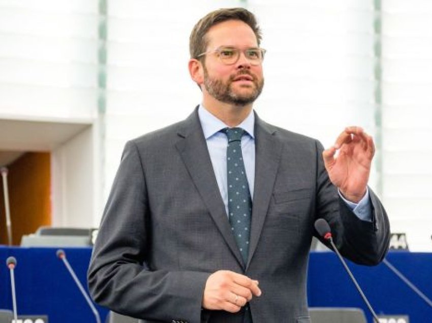 Eurodeputeti austriak: Do të ishte gabim historik shtyrja e liberalizimit të vizave për Kosovën