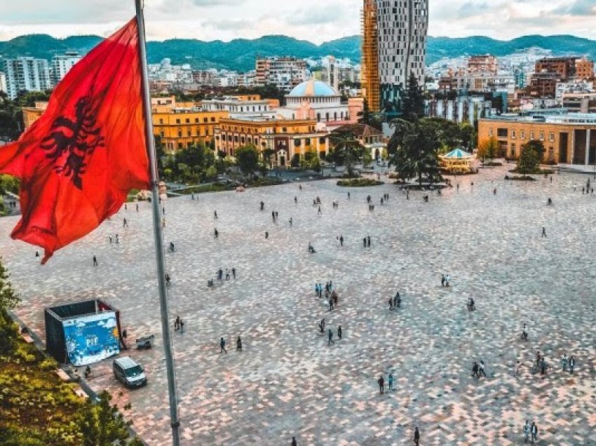 Numri i vizitorëve të huaj, rritje me 73.7 % në Shqipëri