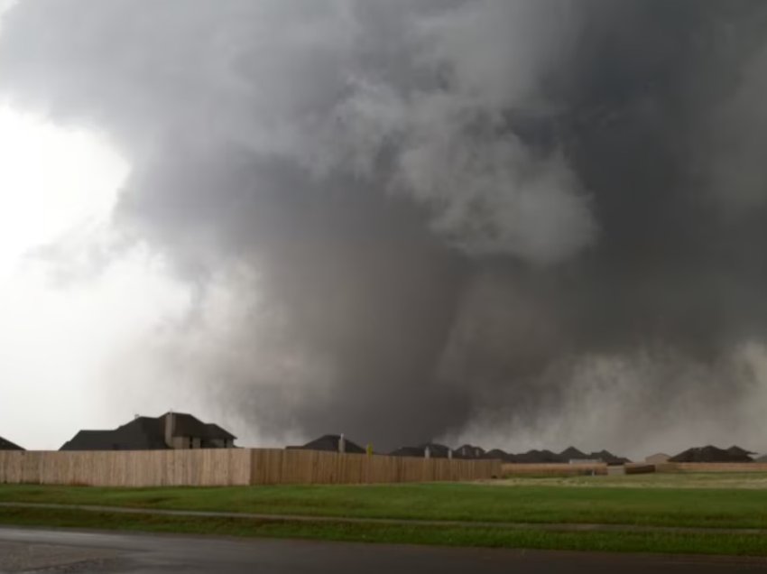 Të paktën 13 të vdekur nga tornadot e fuqishme në SHBA