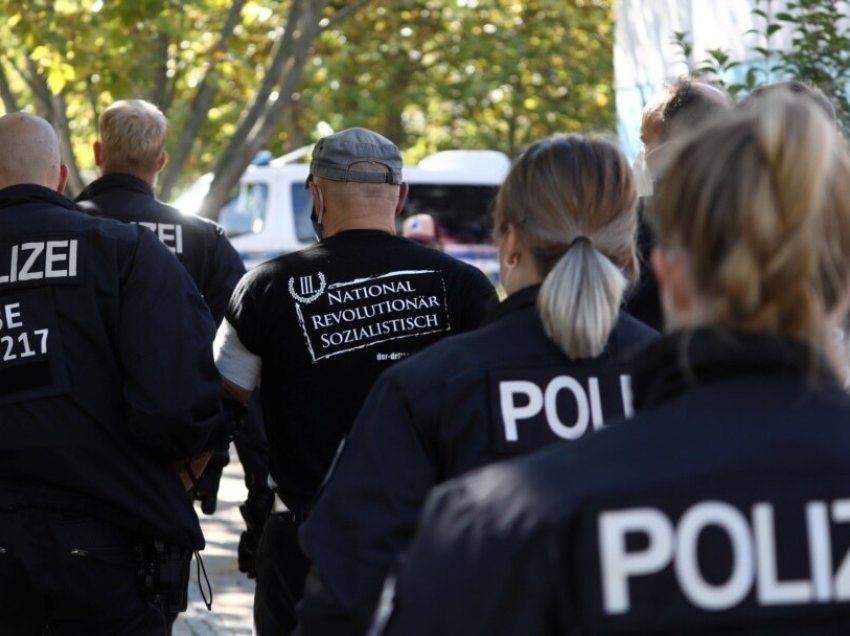 Shpërtheu një granatë dhe goditi me thikë 2 persona, arrestohet serbi në Gjermani