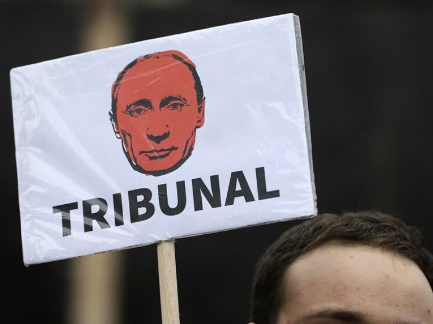 Media ruse: A mund të përfundojë Putini në Hagë si Millosheviqi?