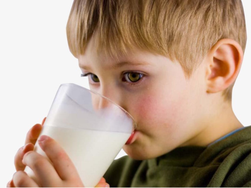 Pse është qumështi kaq i rëndësishëm për fëmijët e vegjël