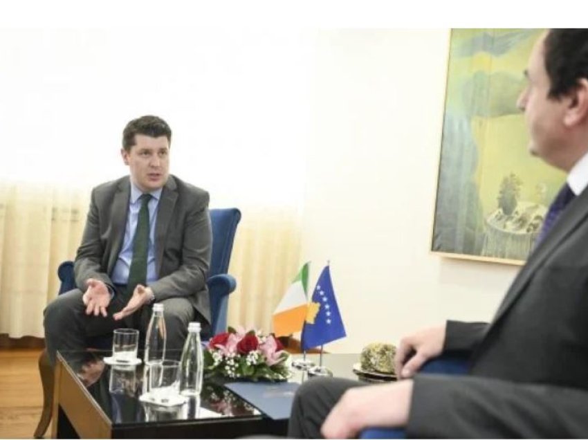 Kurti e informon edhe ambasadorin irlandez për marrëveshjen me Serbinë