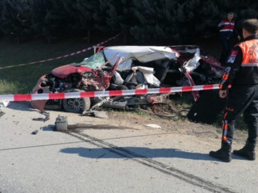 Turqi/ Një kamion përplaset me dy makina, 6 të vdekur dhe 3 të plagosur