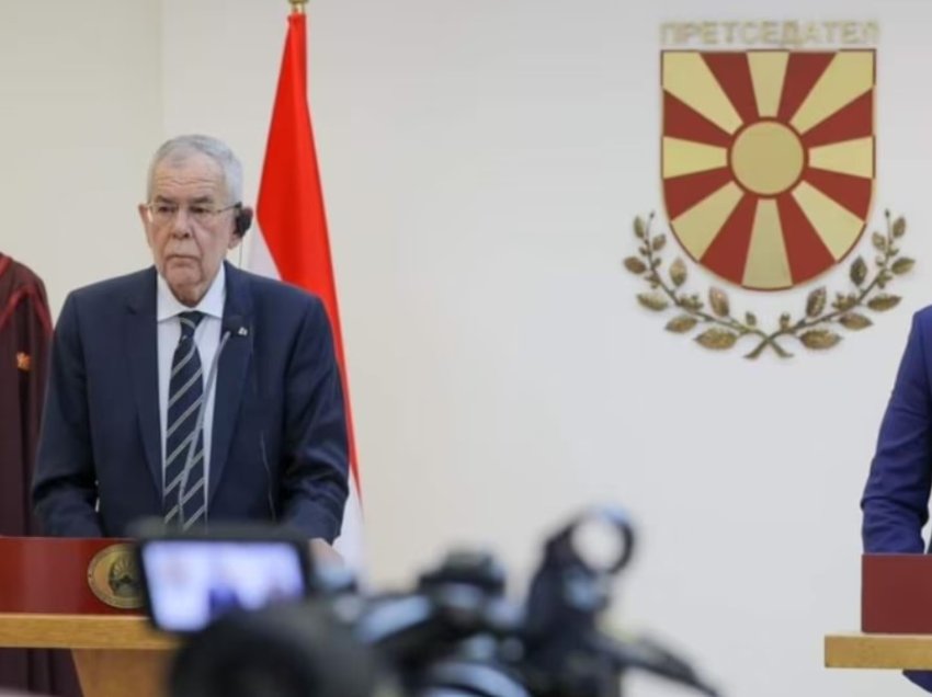 Presidenti austriak në Shkup: Mos humbni kohë, ndryshoni Kushtetutën